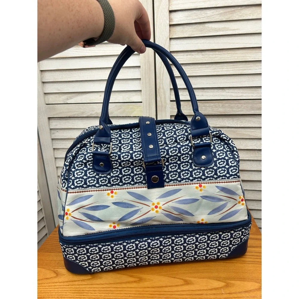Temptations Insulated Casserole Carrier Old World Blue Floral Dish Picnic Travel